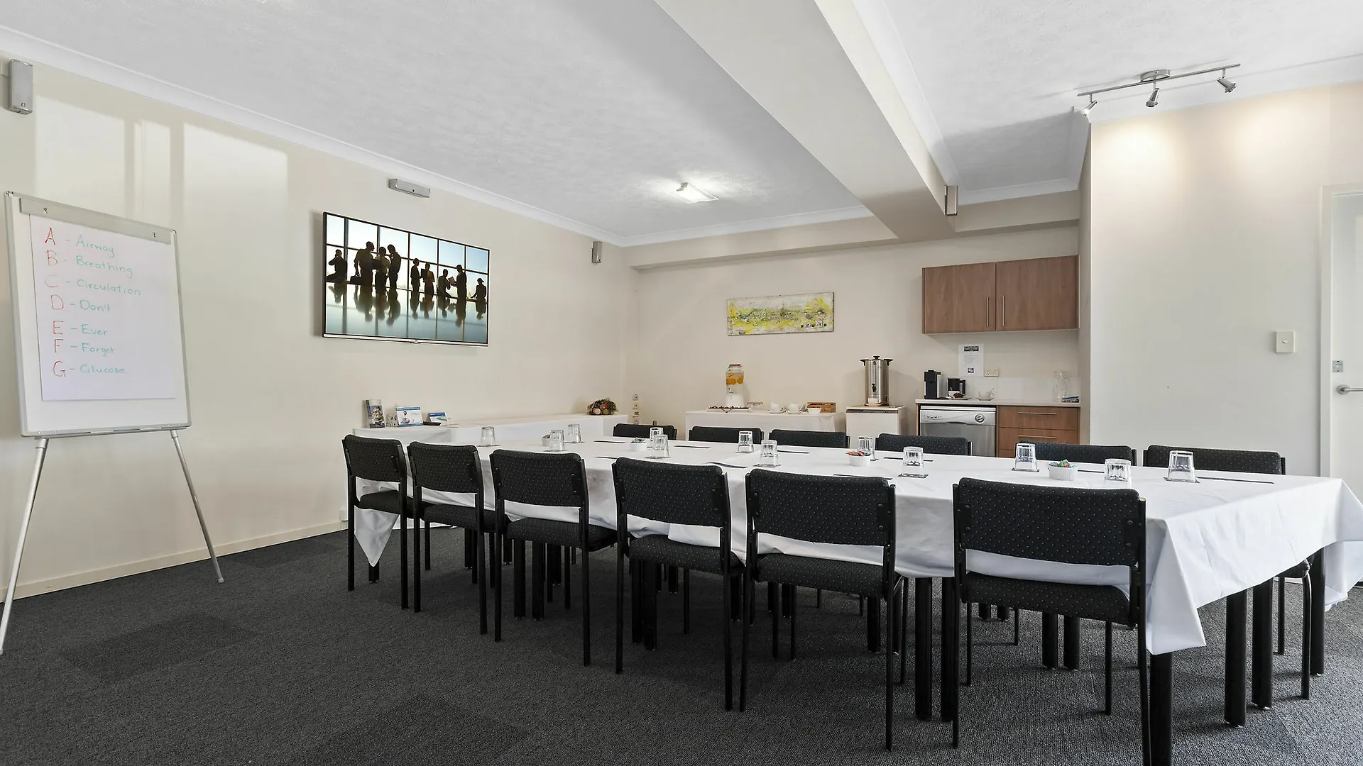 La Vida On Anzac Aparthotel Redcliffe 4*,